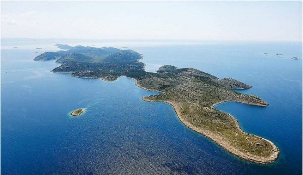 Otok Žirje – pogled na zaljev i jedriličarski poligon